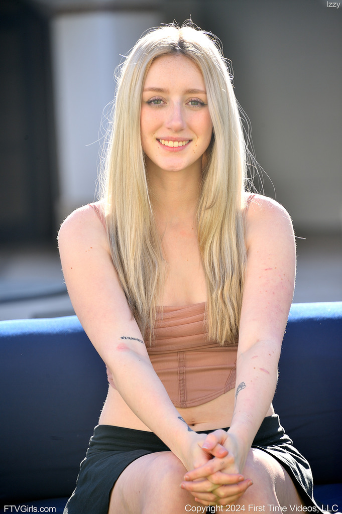 Izzy Squirt In Public — photo 0