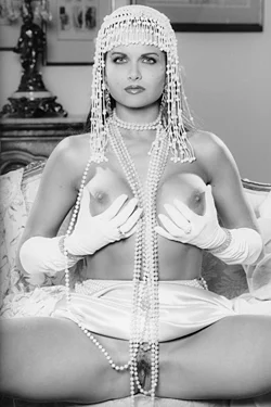 Tiffany Burlingame - Burlesque Glamour In Pearls And Gloves