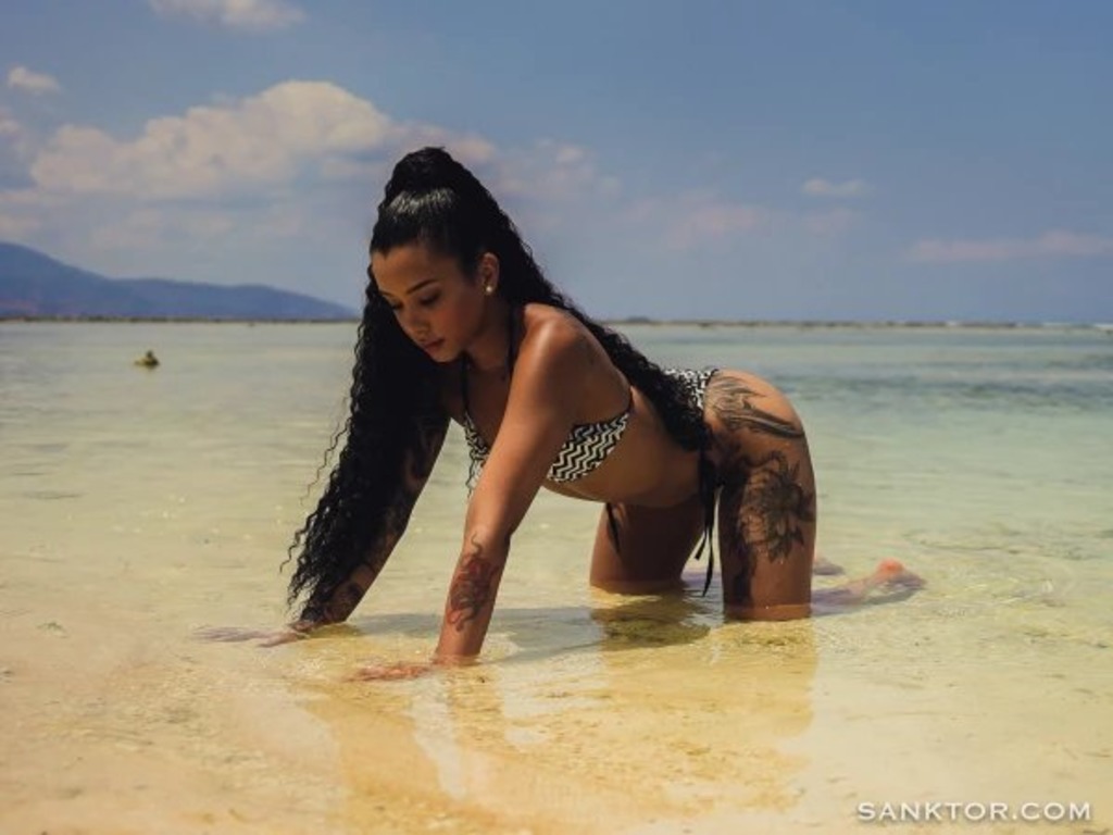 Tattooed Babe Asami — photo 6